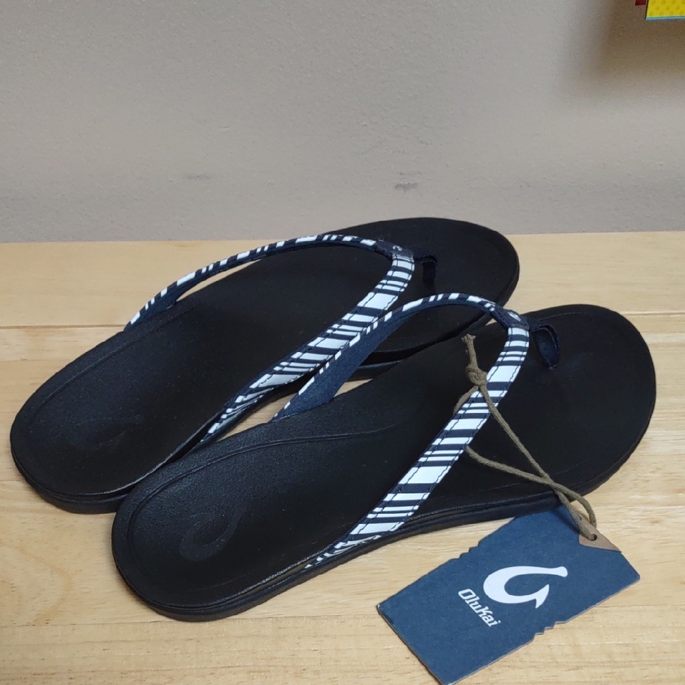 NWT Olukai Ho'opio Sandals Ladies Size 9